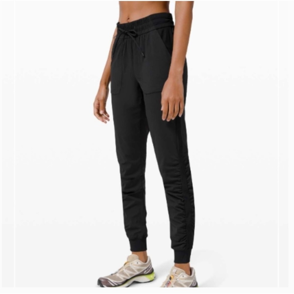 Lululemon Beyond the Studio Jogger Black Ruched Side Swift Pants Womens 4 Gym‎